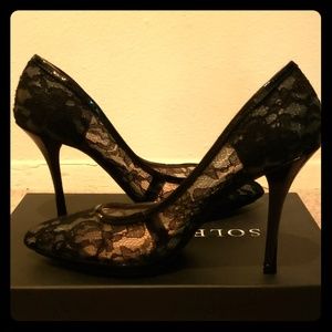 Black lacy pumps